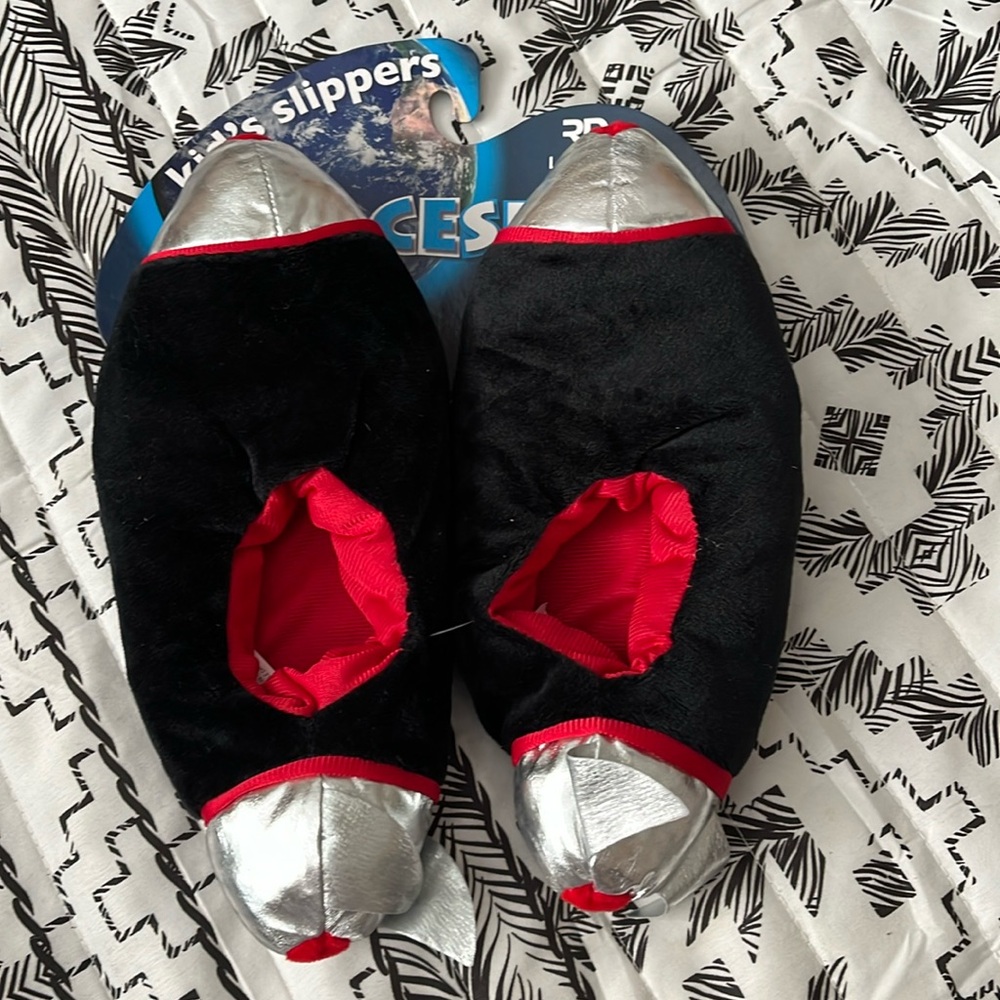 RD Kid’s Spaceship Slippers Size Small